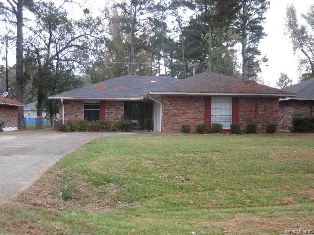 Lovely three bedrooms and two baths home in Dogwood. Large living room. Nice kitchen. Fenced backyard.